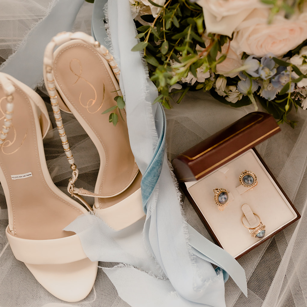 LUXURY-AND-BLUSH_0000_S&E-12-(1)